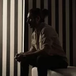 دانلود آهنگ دوباره عشق منو توی دلت محکم کن کسری زاهدی